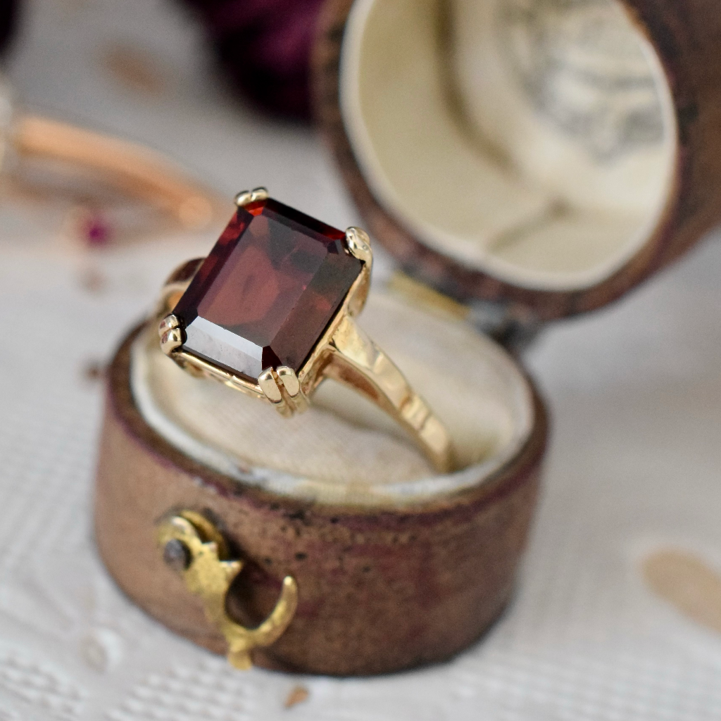 Vintage 9ct Yellow Gold Garnet Ring Birmingham 1984