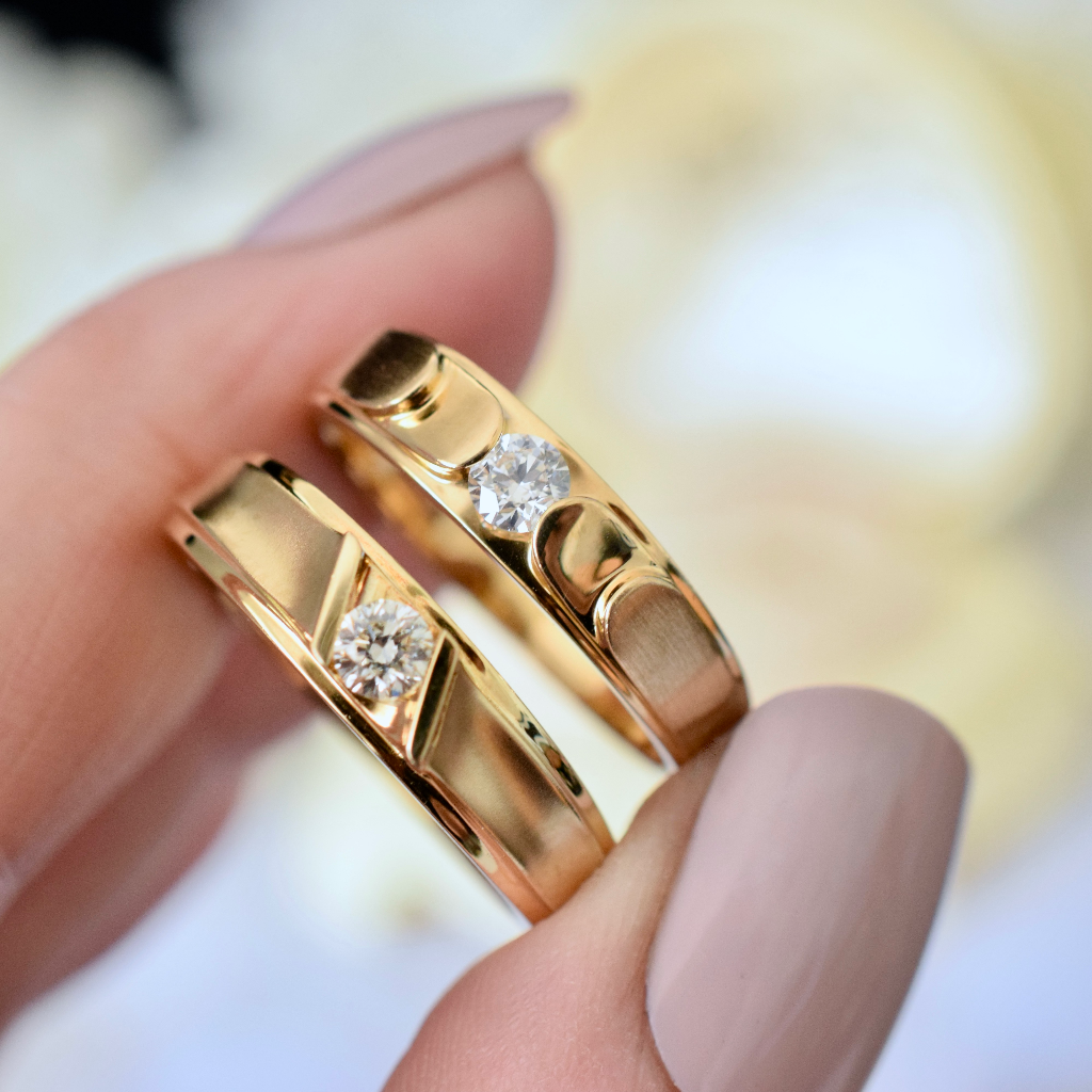 Modern 18ct Yellow Gold Tension Set 0.18ct Diamond Solitaire Ring