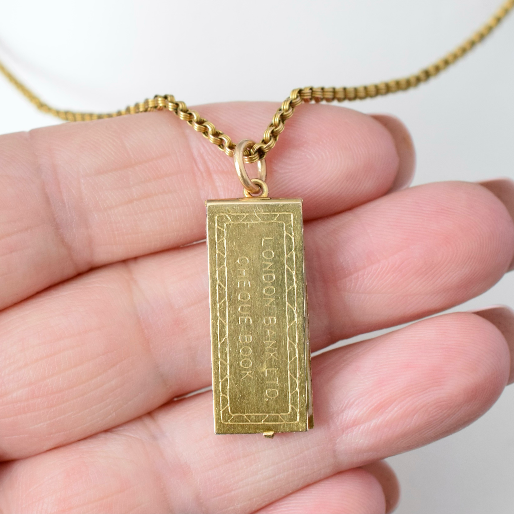 Vintage 9ct Yellow Gold ‘London Bank’ Opening Charm/Pendant 1963