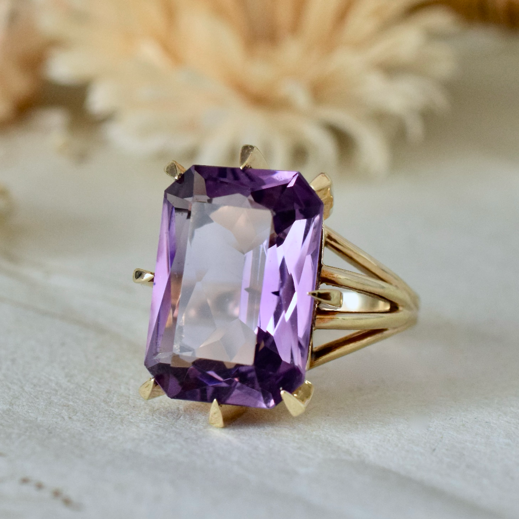 Large Mid Century 14ct Yellow Gold Amethyst Ring
