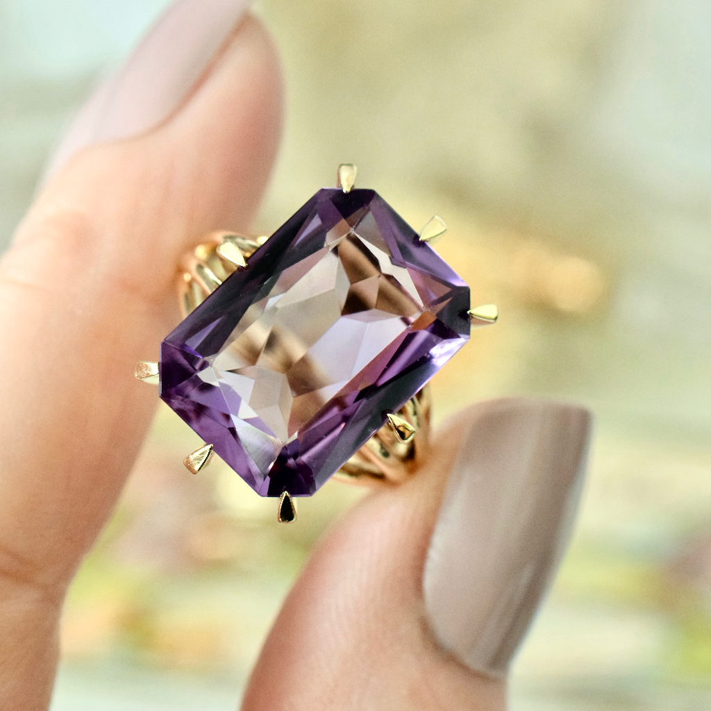 Large Mid Century 14ct Yellow Gold Amethyst Ring