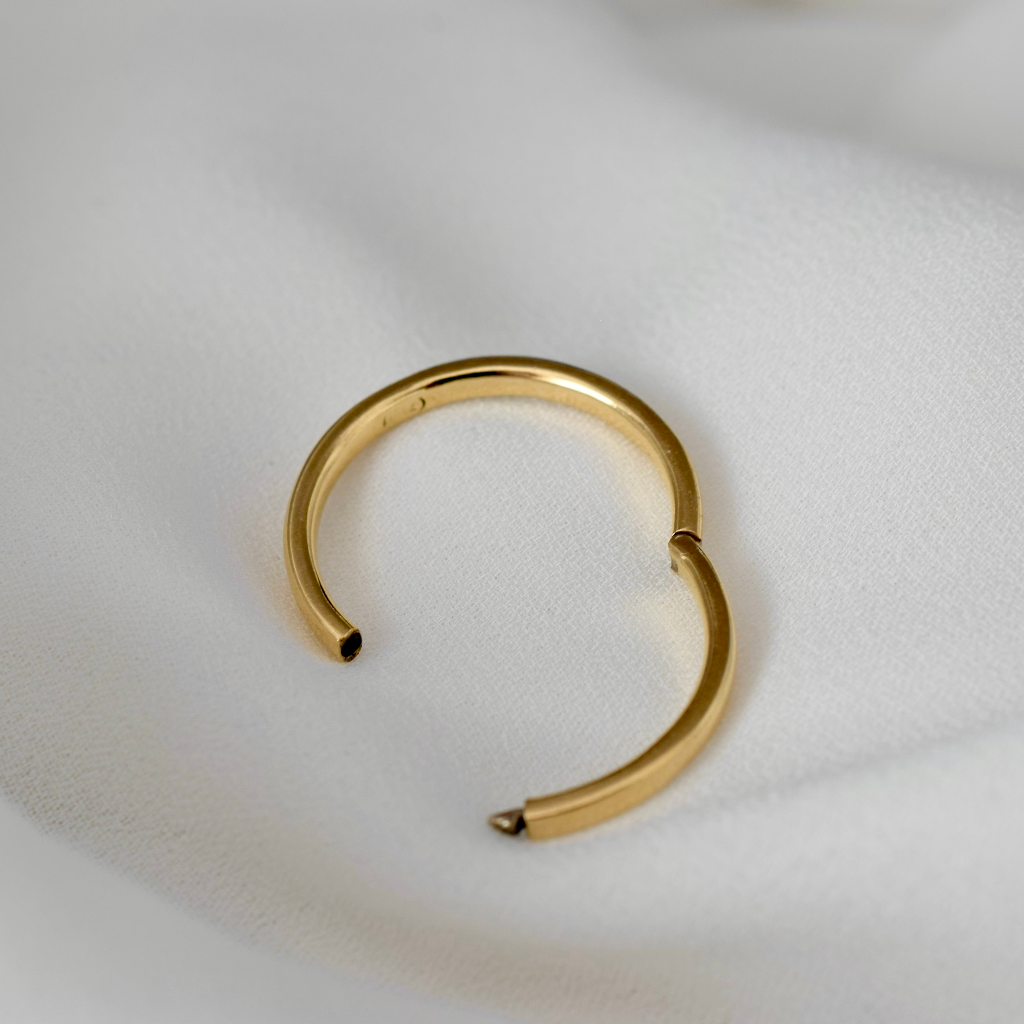 Modern 18ct Yellow Gold ‘Hinged’ Wedding Band