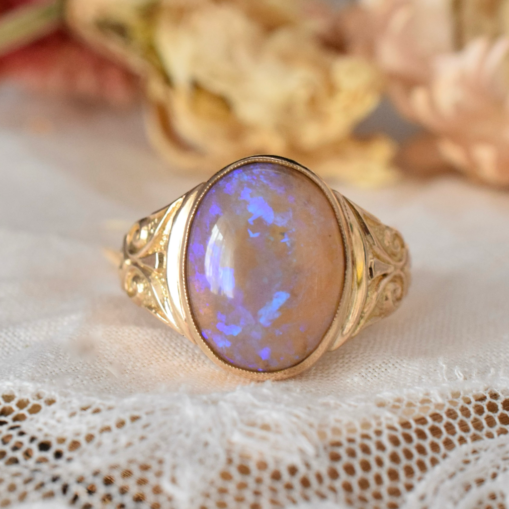 Vintage Australian 9ct Yellow Gold Lightning Ridge Dark Crystal Opal Ring