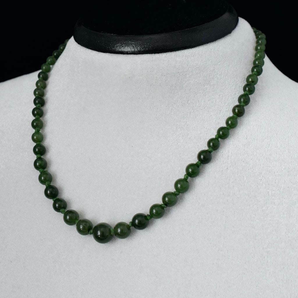 Vintage Graduated Nephrite Jade Bead Necklace 9ct Gold Clasp
