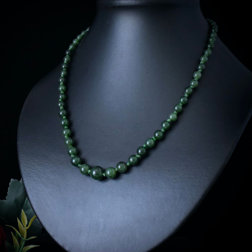 Vintage Graduated Nephrite Jade Bead Necklace 9ct Gold Clasp