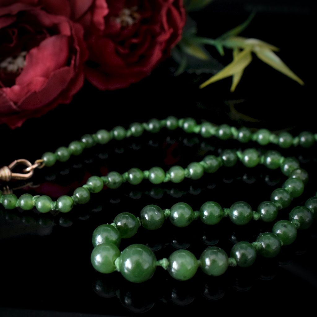 Vintage Graduated Nephrite Jade Bead Necklace 9ct Gold Clasp
