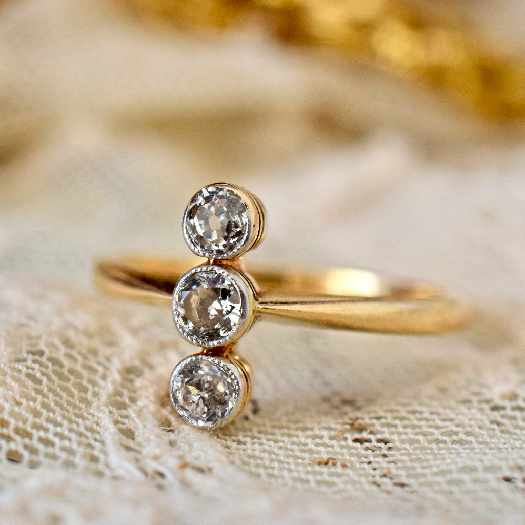 Elegant Art Deco 18ct Platinum Old European Diamond Trilogy Ring