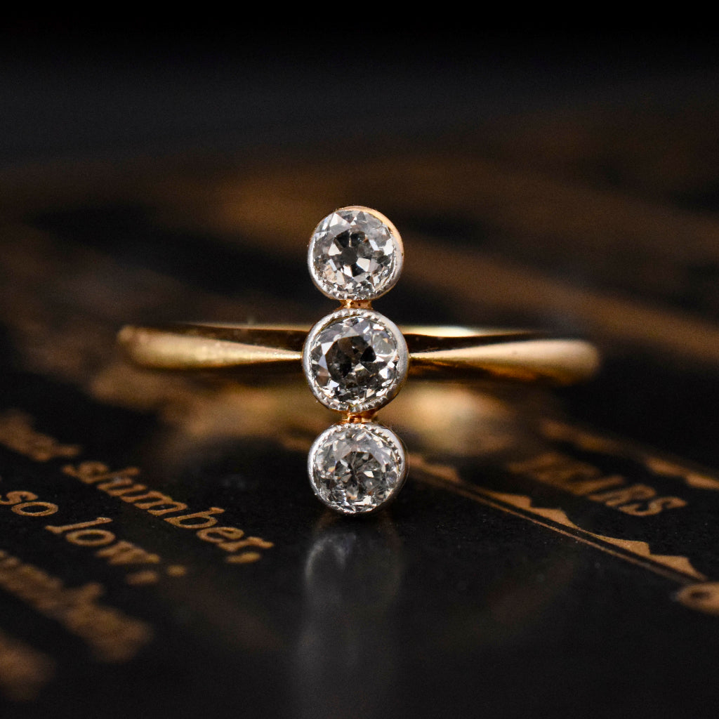 Elegant Art Deco 18ct Platinum Old European Diamond Trilogy Ring