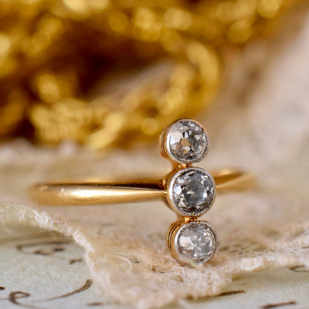 Elegant Art Deco 18ct Platinum Old European Diamond Trilogy Ring