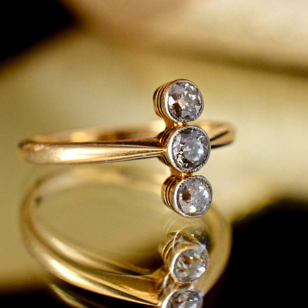 Elegant Art Deco 18ct Platinum Old European Diamond Trilogy Ring