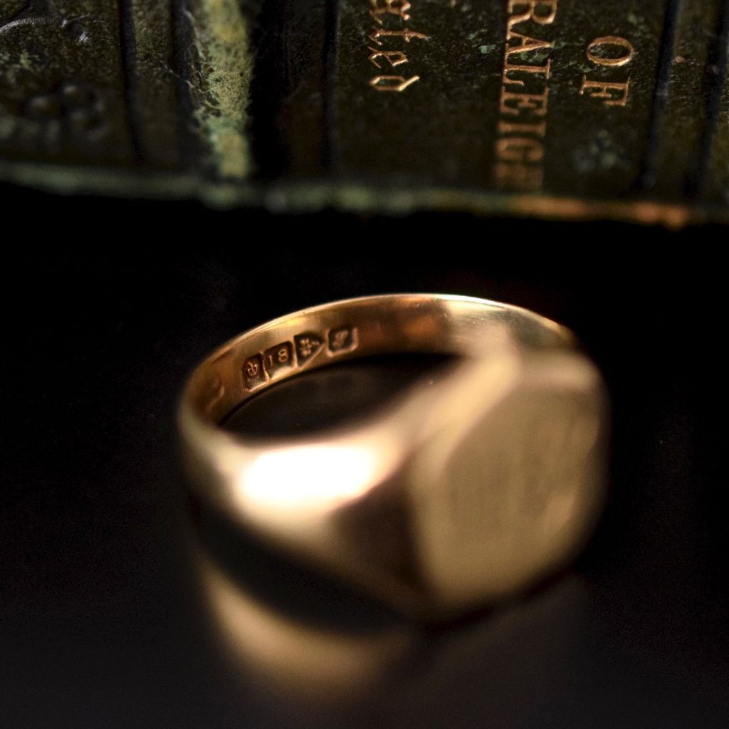 18ct Yellow Gold Antique Chester Shield Signet Ring Dated 1907