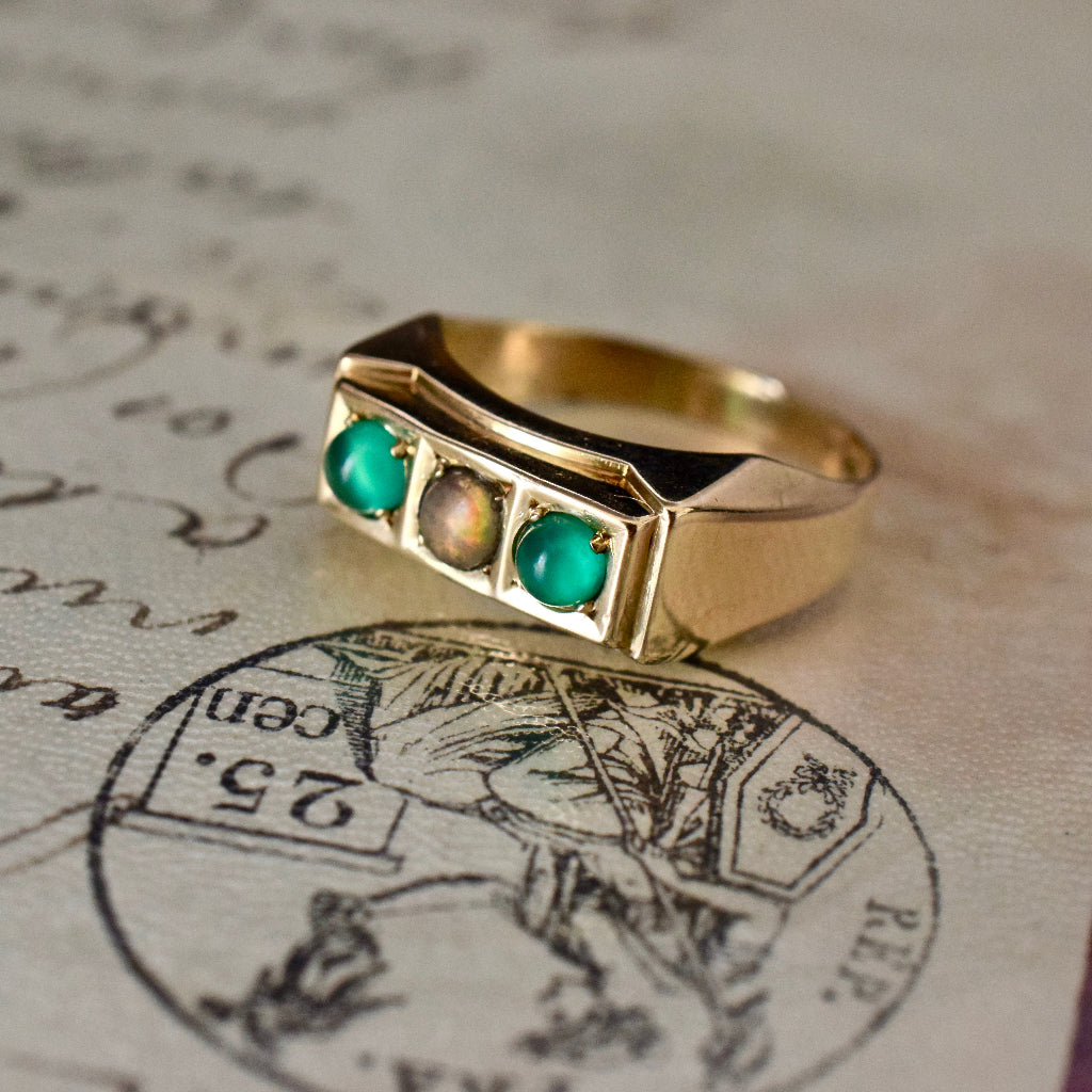 Vintage or Art Deco 8ct Yellow Gold Crystal Opal / Chalcedony Ring