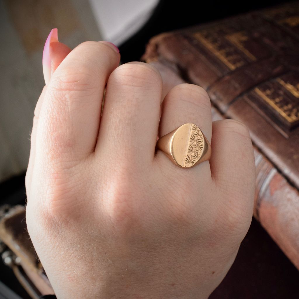 Vintage 9ct Yellow Gold Signet Ring Dated 1977