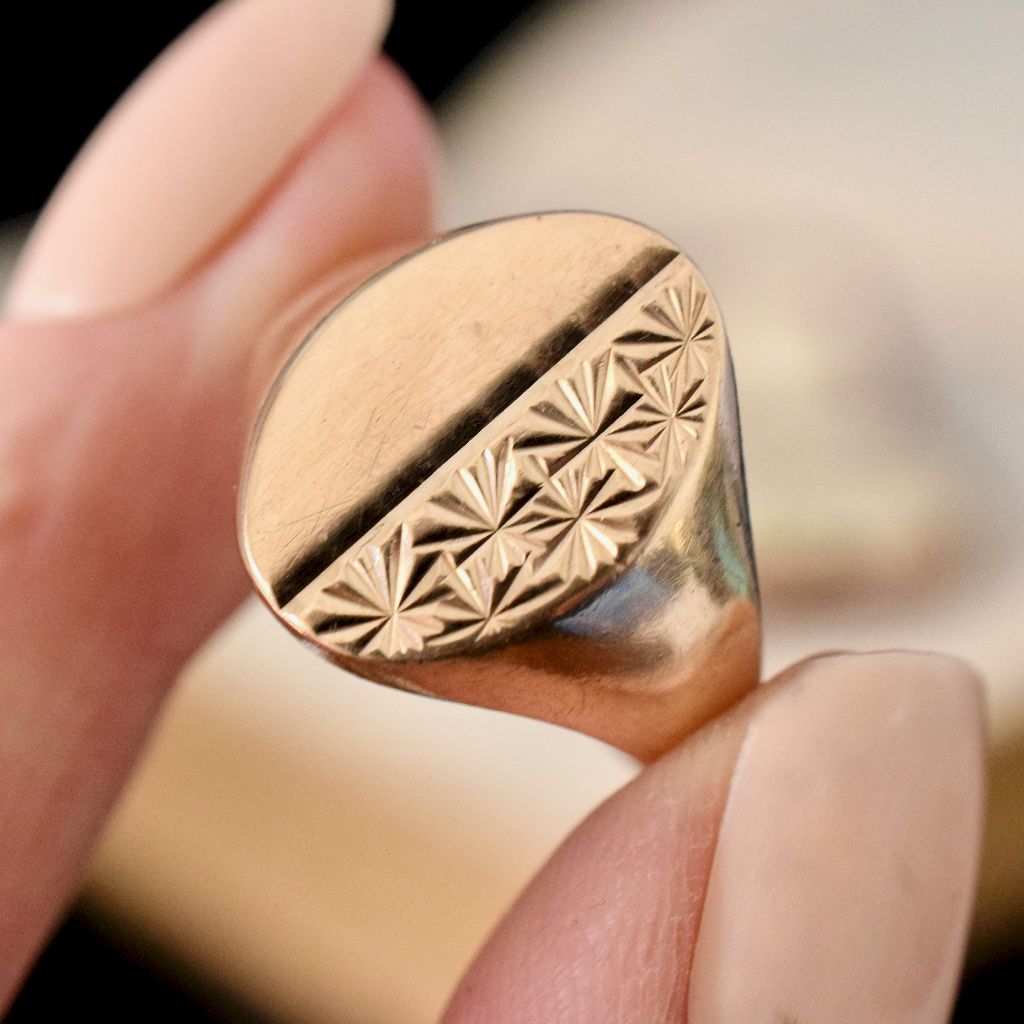 Vintage 9ct Yellow Gold Signet Ring Dated 1977