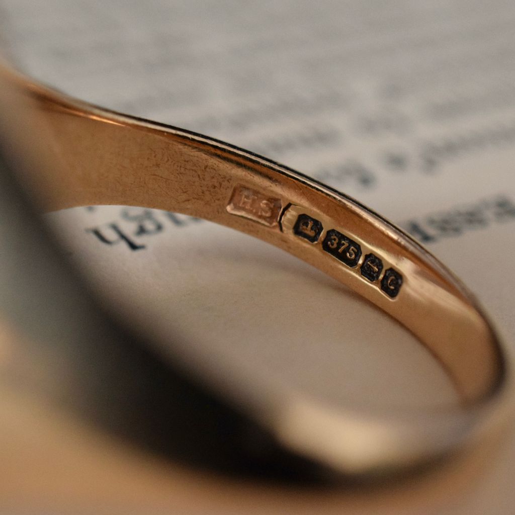 Vintage 9ct Yellow Gold Signet Ring Dated 1977
