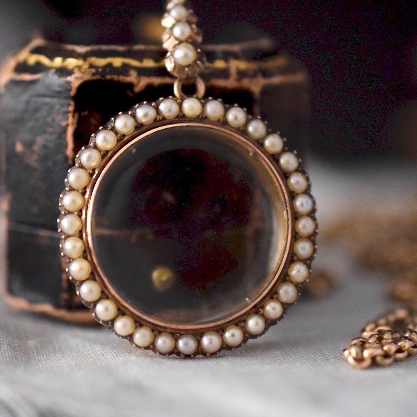 Late Victorian / Early Edwardian Seed Pearl 9ct Photo Locket