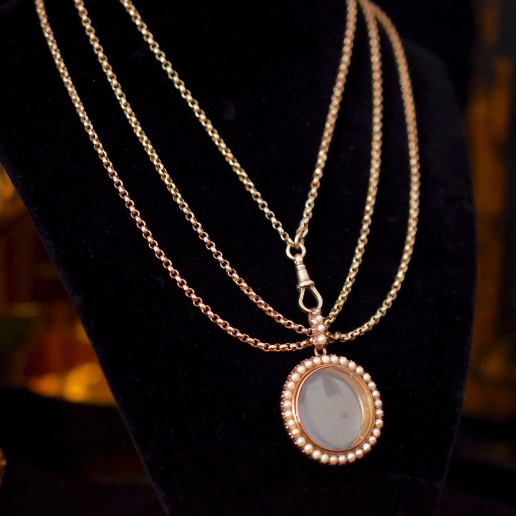 Late Victorian / Early Edwardian Seed Pearl 9ct Photo Locket