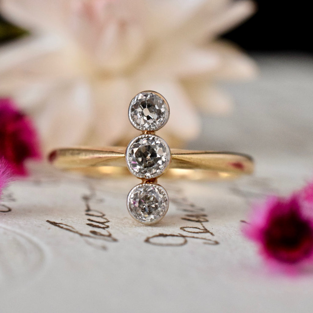 Elegant Art Deco 18ct Platinum Old European Diamond Trilogy Ring