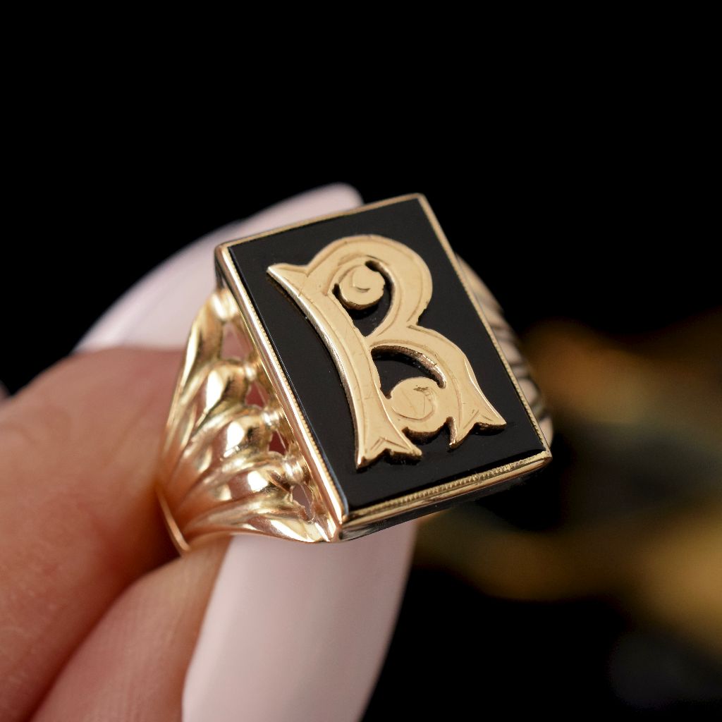 Vintage 9ct Yellow Gold Initial ‘R’ Onyx Monogram Ring Birmingham 1956