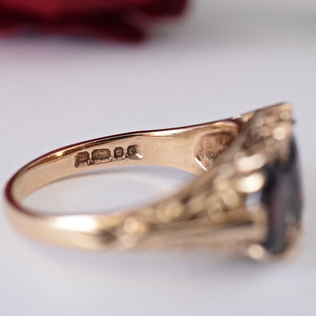 Vintage ‘Antique Style’ 9ct Yellow Gold Pyrope Garnet Ring dated 1978