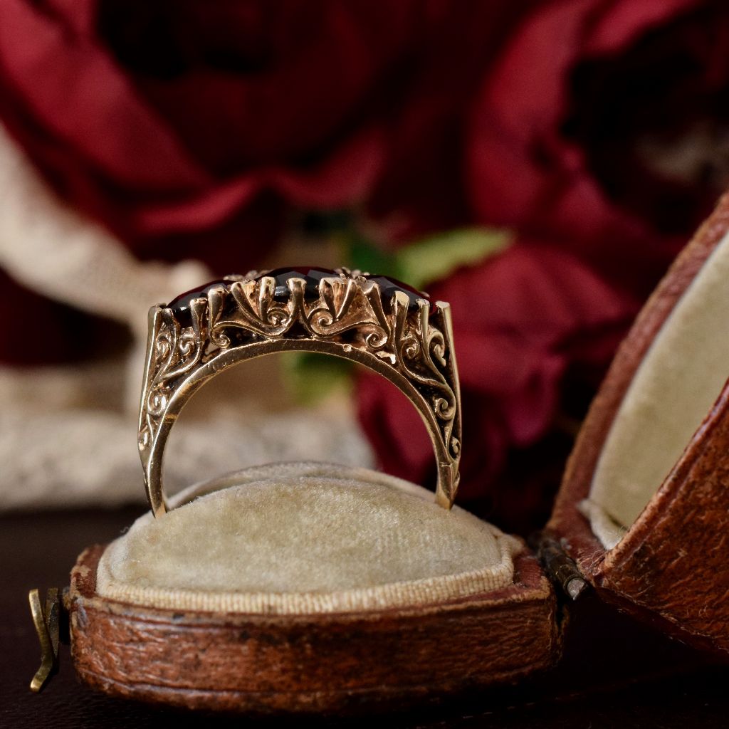 Vintage ‘Antique Style’ 9ct Yellow Gold Pyrope Garnet Ring dated 1978
