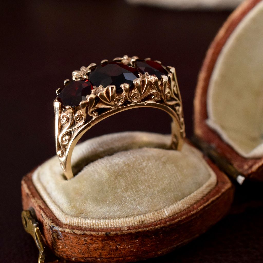 Vintage ‘Antique Style’ 9ct Yellow Gold Pyrope Garnet Ring dated 1978