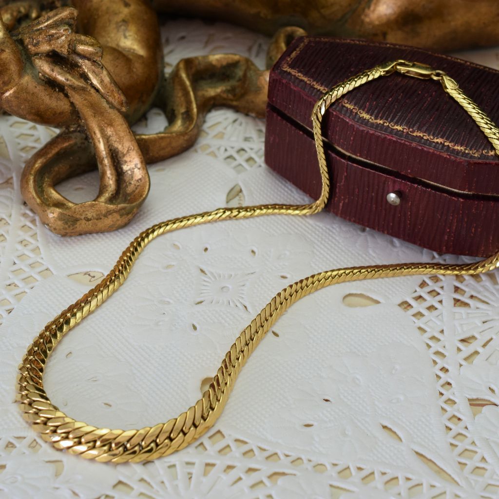 Vintage 9ct Italian Graduated Closed Curblink Necklace
