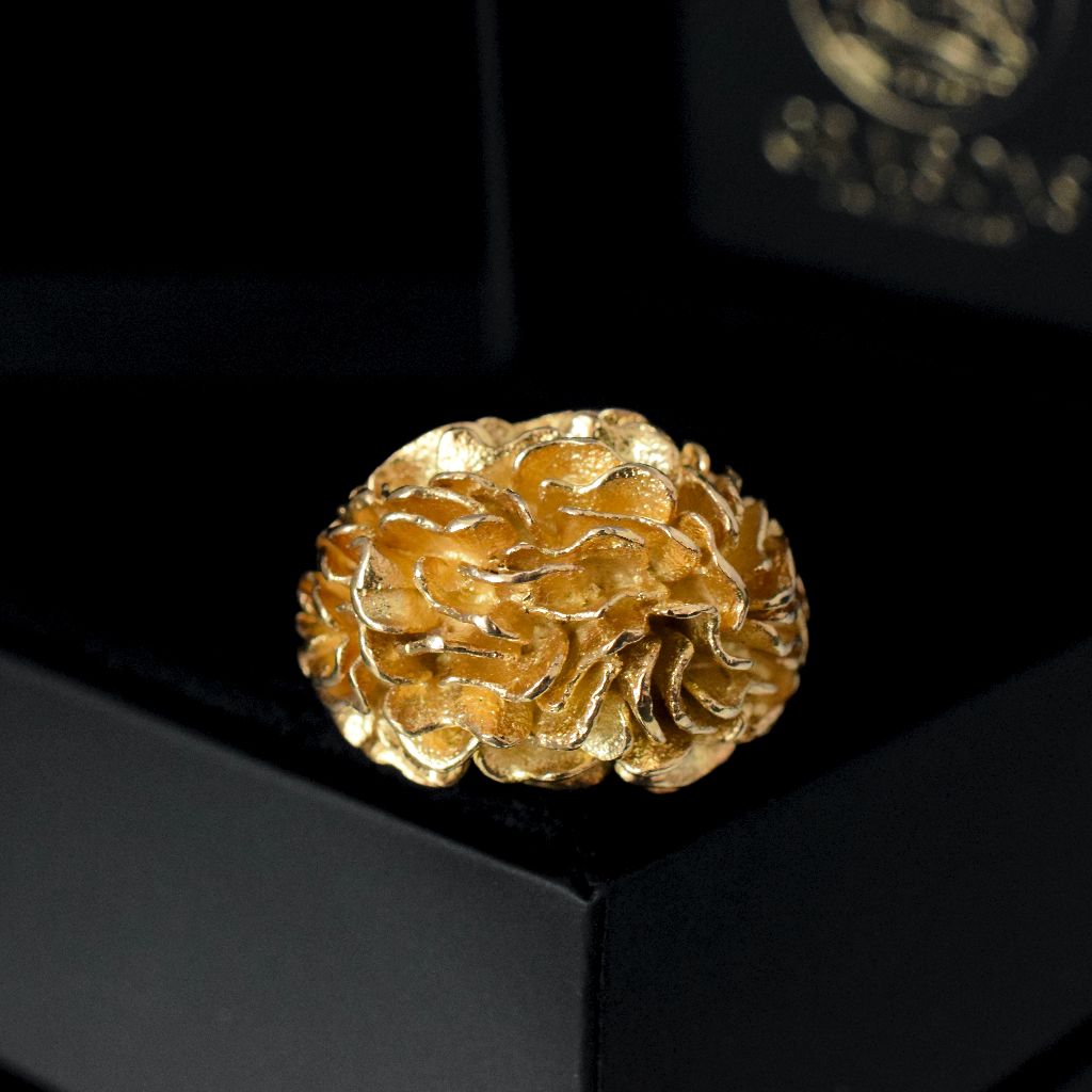 Chic Designer Style 18ct Yellow Gold Textured Ring 15.79 Grams