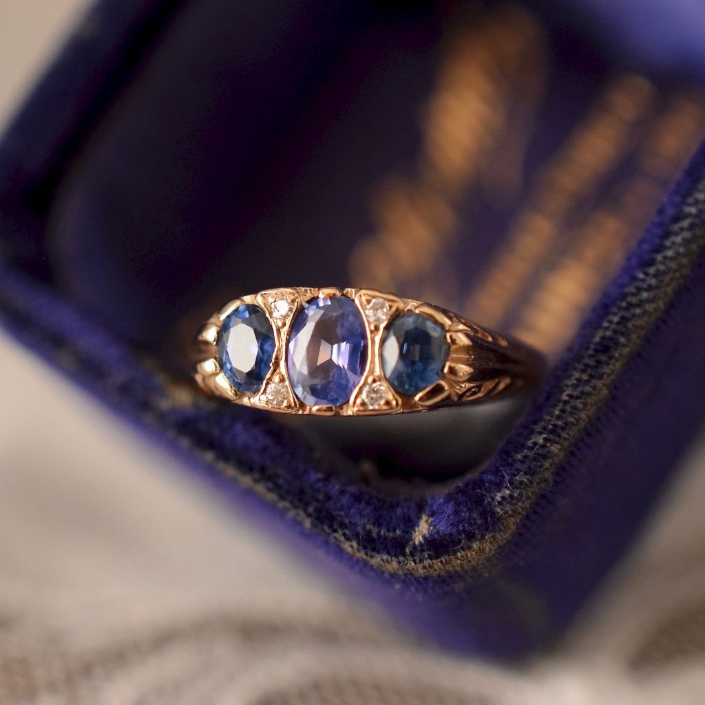 Exquisite Colour Change Natural Ceylon Sapphire Diamond Ring Art Deco or Art Deco Style
