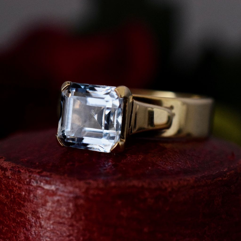 Charming Vintage 9ct Yellow Gold Blue Topaz Ring