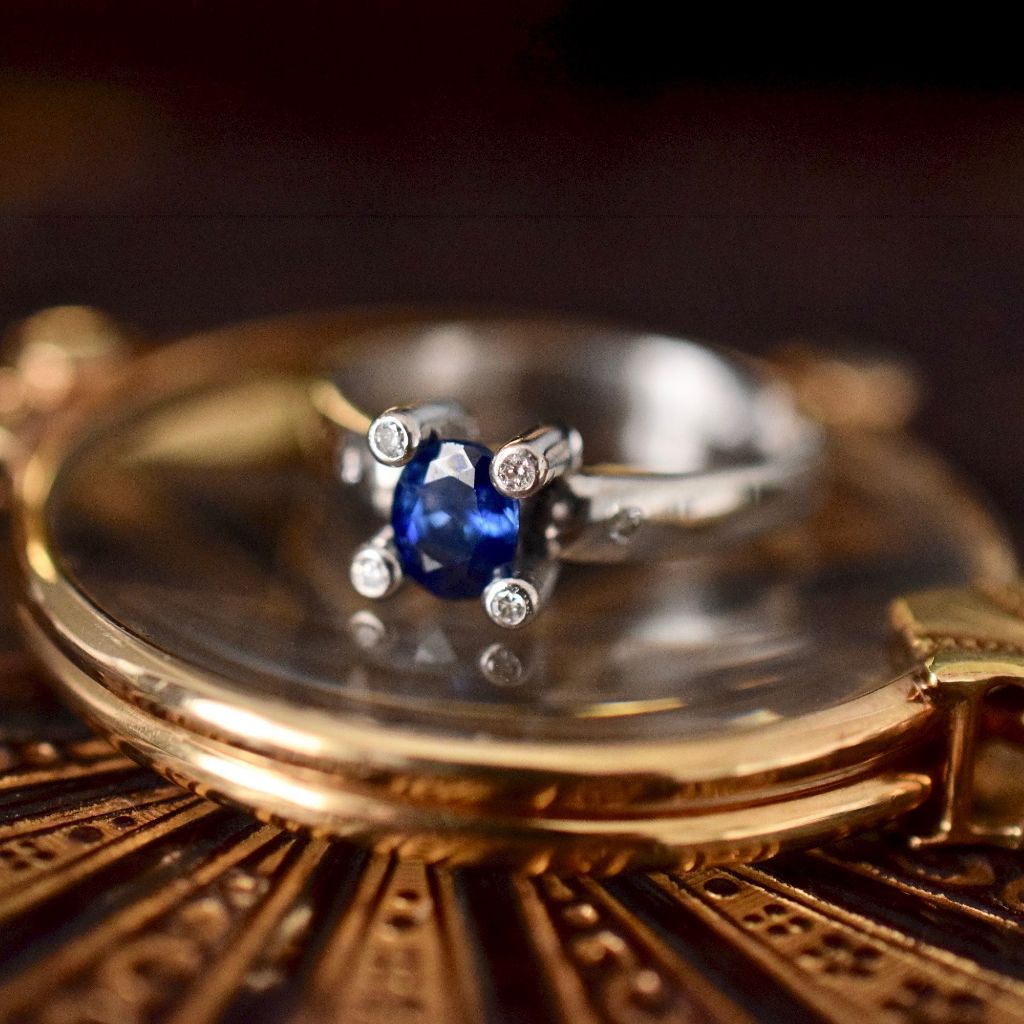 Stunning Ceylon / Sri Lankan Sapphire & 18ct White Gold Diamond Ring