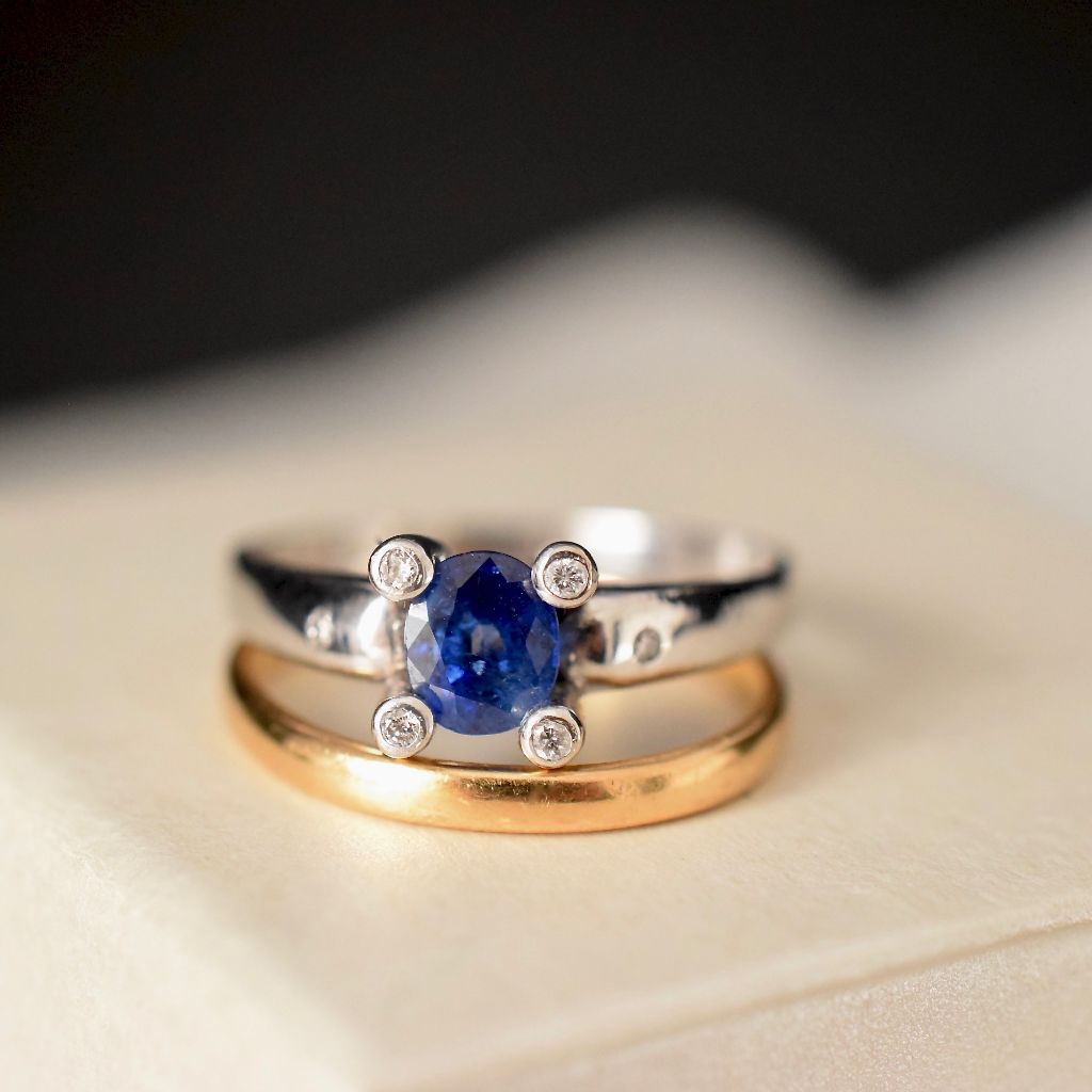 Stunning Ceylon / Sri Lankan Sapphire & 18ct White Gold Diamond Ring