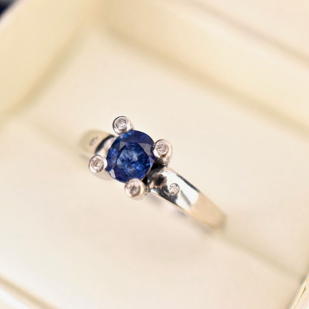Stunning Ceylon / Sri Lankan Sapphire & 18ct White Gold Diamond Ring