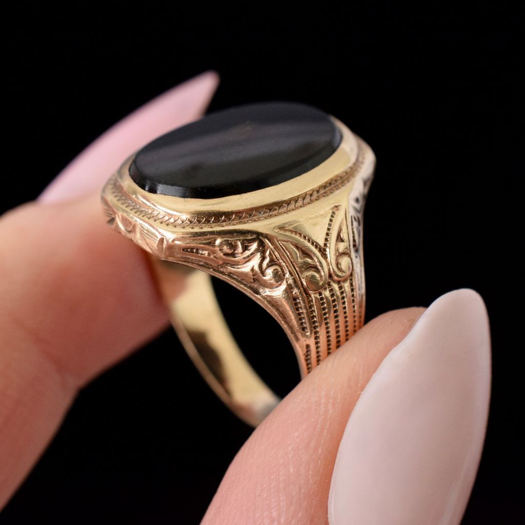 Vintage 9k Yellow Gold Oval Onyx Signet Ring