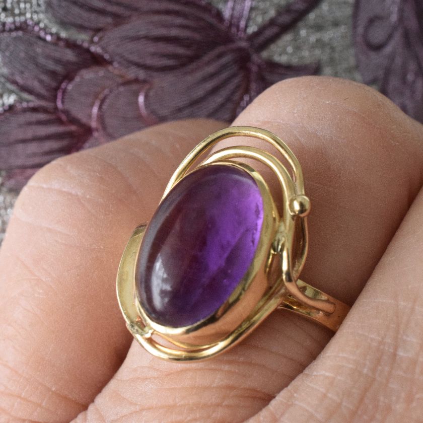 Gorgeous Natural Amethyst Cabochon 9ct Yellow Gold Ring
