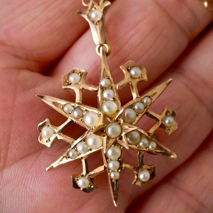 Lovely Victorian Starburst 9ct Yellow Gold Seed Pearl Pendant / Brooch Circa 1890