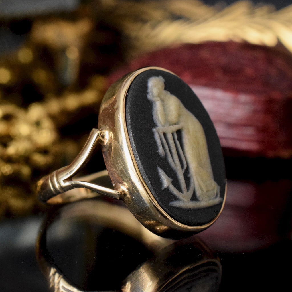 Antique Circa Edwardian Black Wedgwood Jasperware 9ct Yellow Gold Ring