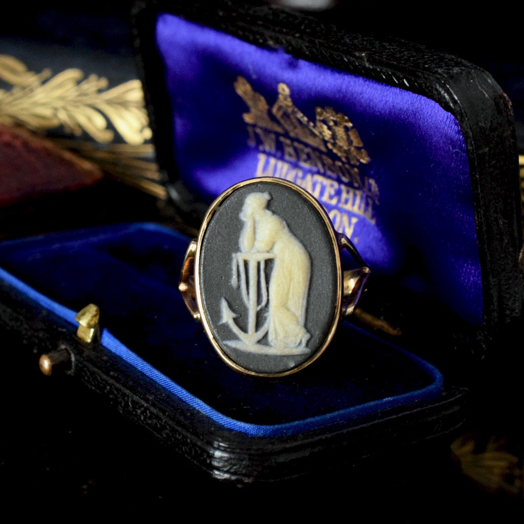 Antique Circa Edwardian Black Wedgwood Jasperware 9ct Yellow Gold Ring