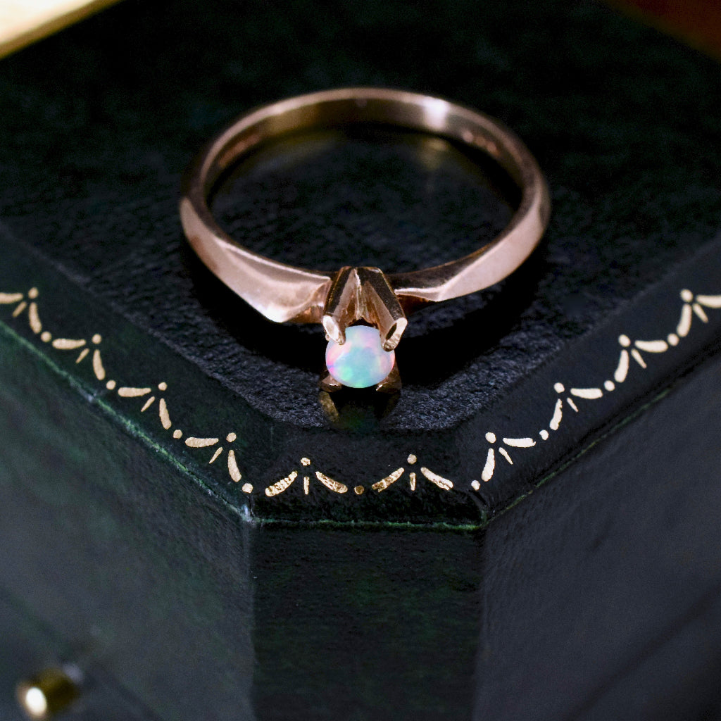Charming Vintage 9ct Yellow Gold Crystal Opal - London Assay Office