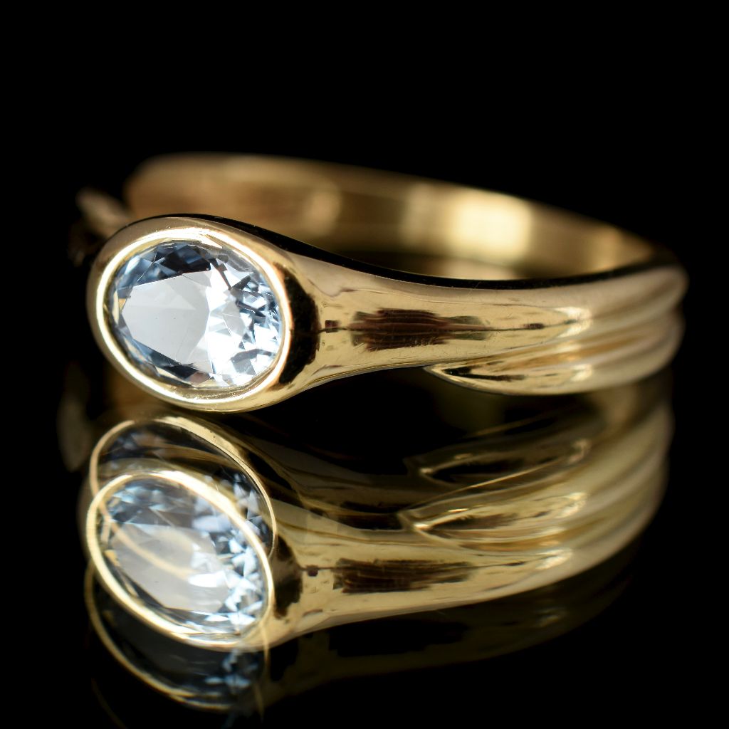 Modern 14ct Yellow Gold Aquamarine Ring
