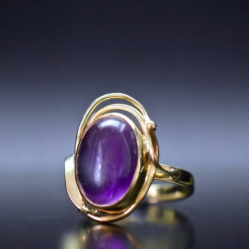Gorgeous Natural Amethyst Cabochon 9ct Yellow Gold Ring