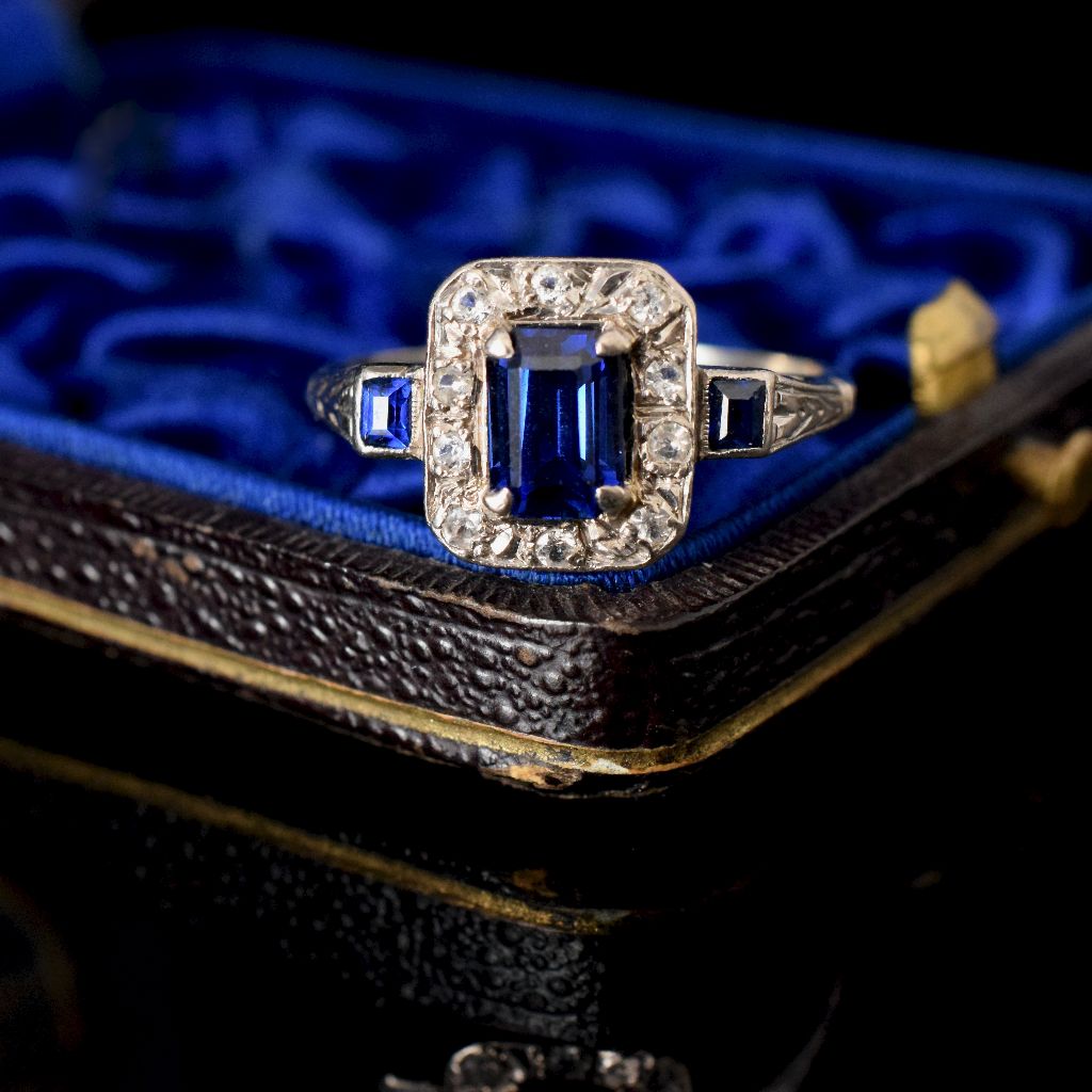 Vintage / Antique Man-Made Blue Sapphire 18ct White Gold Ring