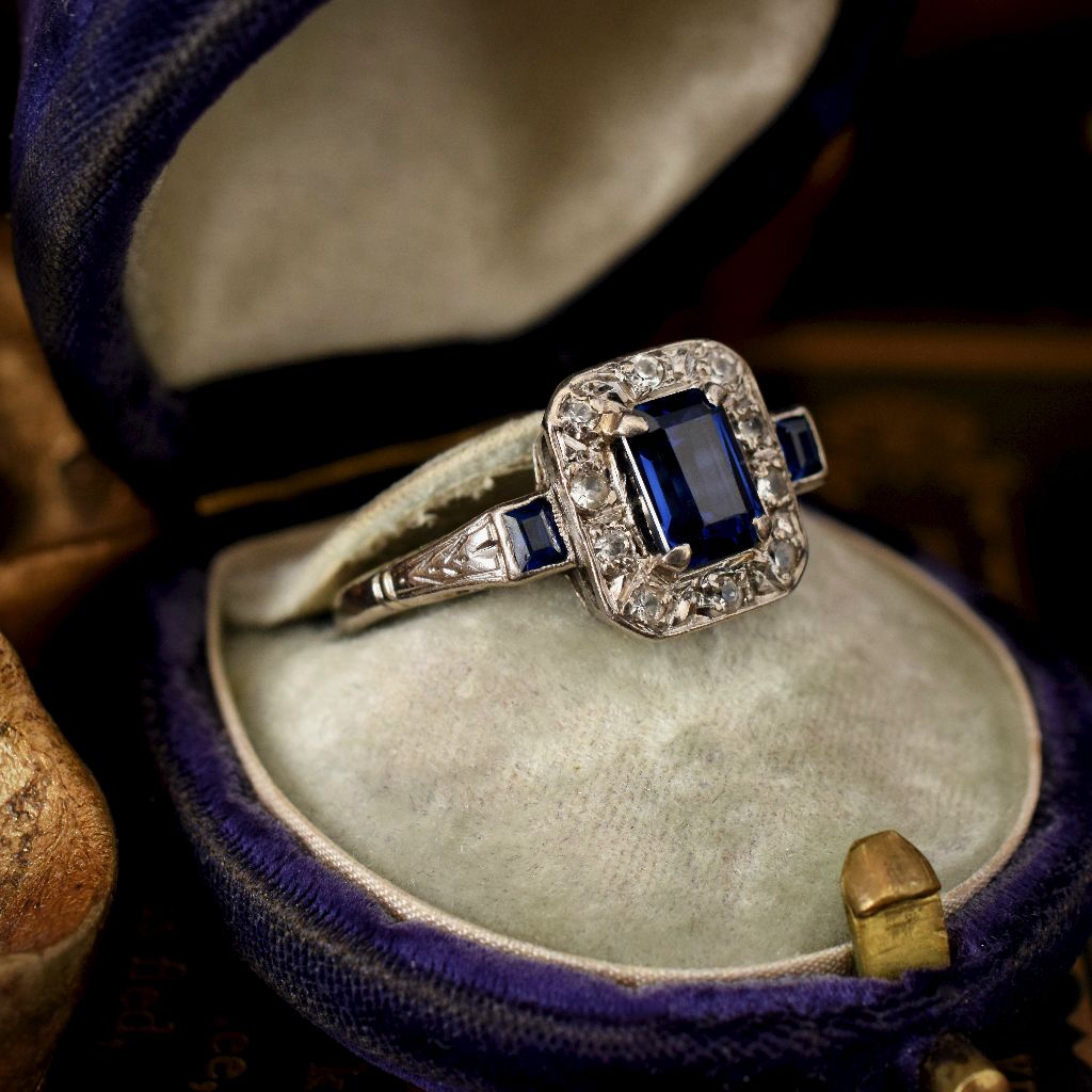 Vintage / Antique Man-Made Blue Sapphire 18ct White Gold Ring