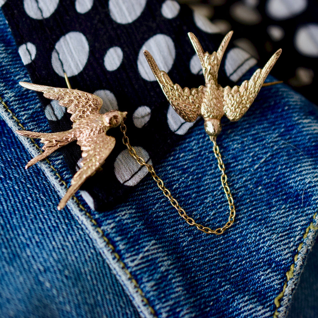 Antique Victorian 9ct Gold ‘Bluebirds Of Happiness’ Double Cloak Clasp Birmingham 1898