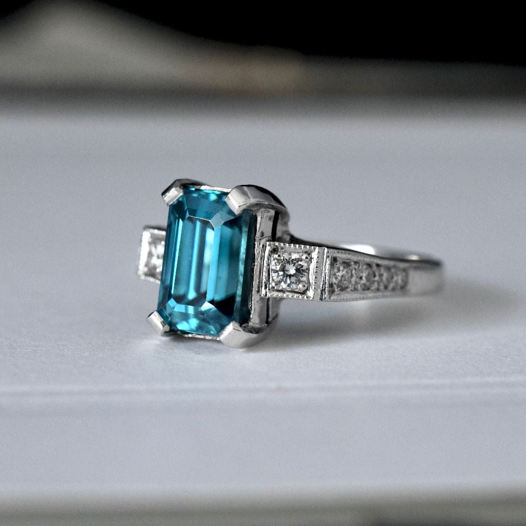 Vintage 18ct White Gold Natural Blue Zircon Diamond Ring