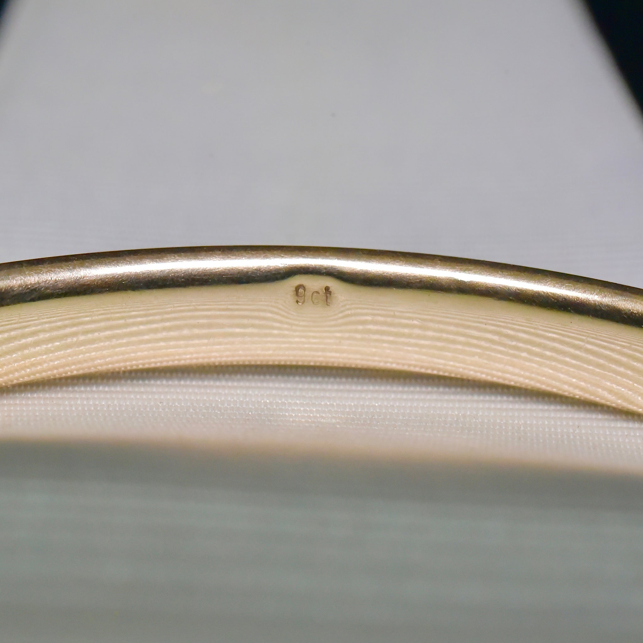 Contemporary 9ct Yellow Gold Hollow Round ‘Golf’ Bangle