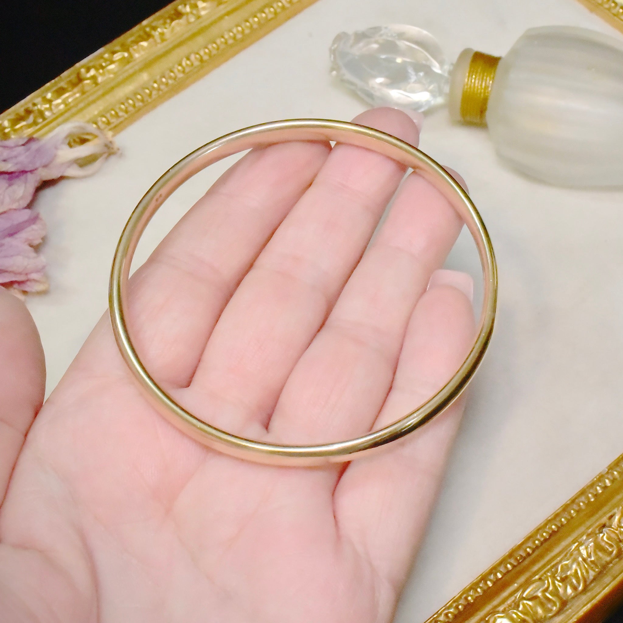 Contemporary 9ct Yellow Gold Hollow Round ‘Golf’ Bangle