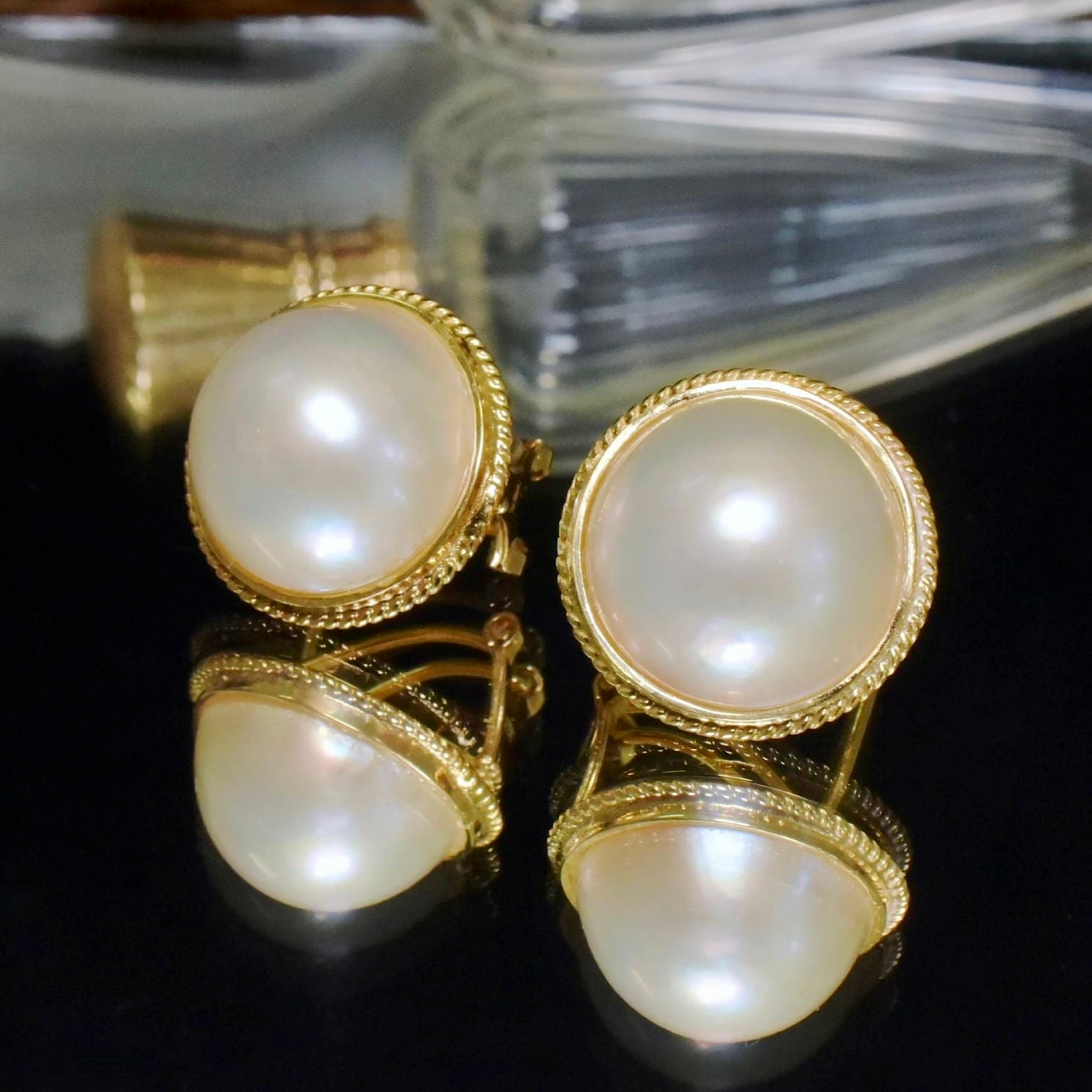 Superb Contemporary 18ct Yellow Gold Mabe Pearl Earrings 9.81 Grams