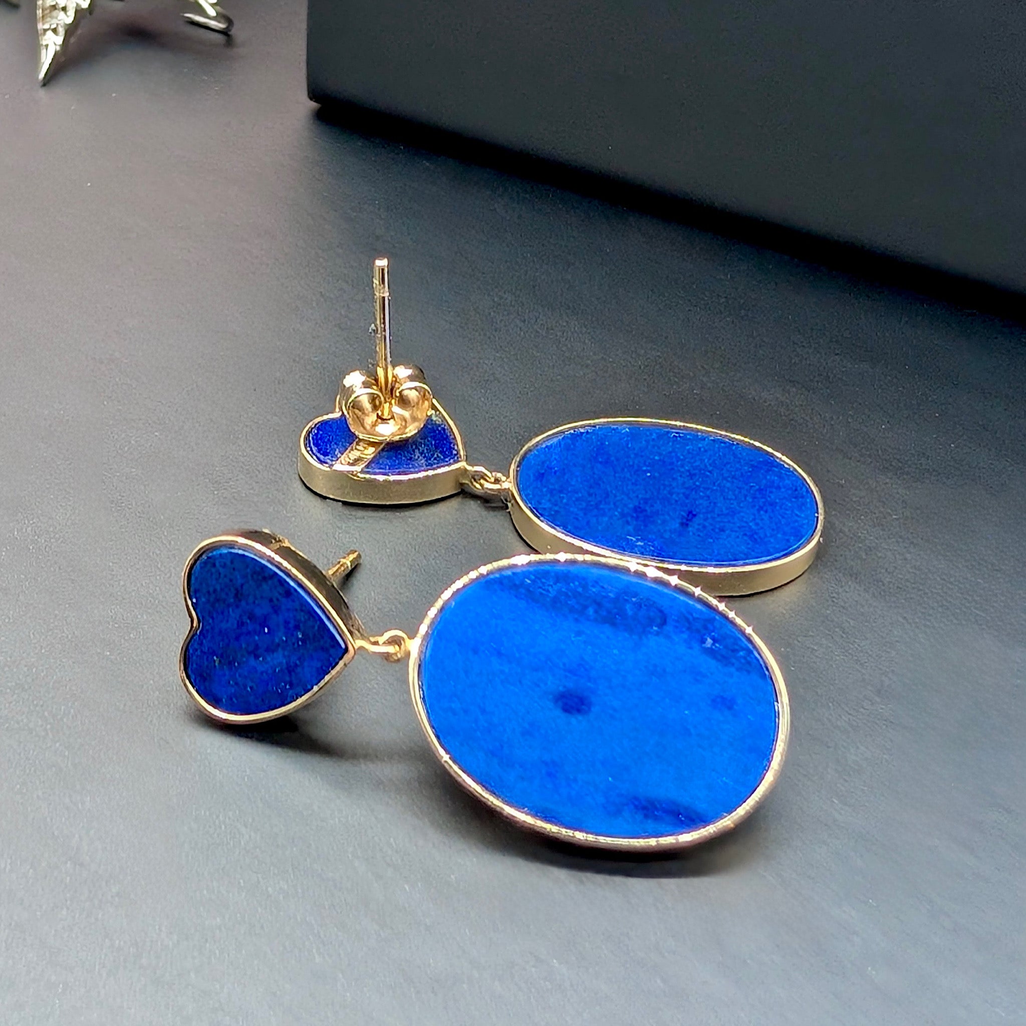 Contemporary 14ct Yellow Gold Lapis Lazuli Drop Earrings