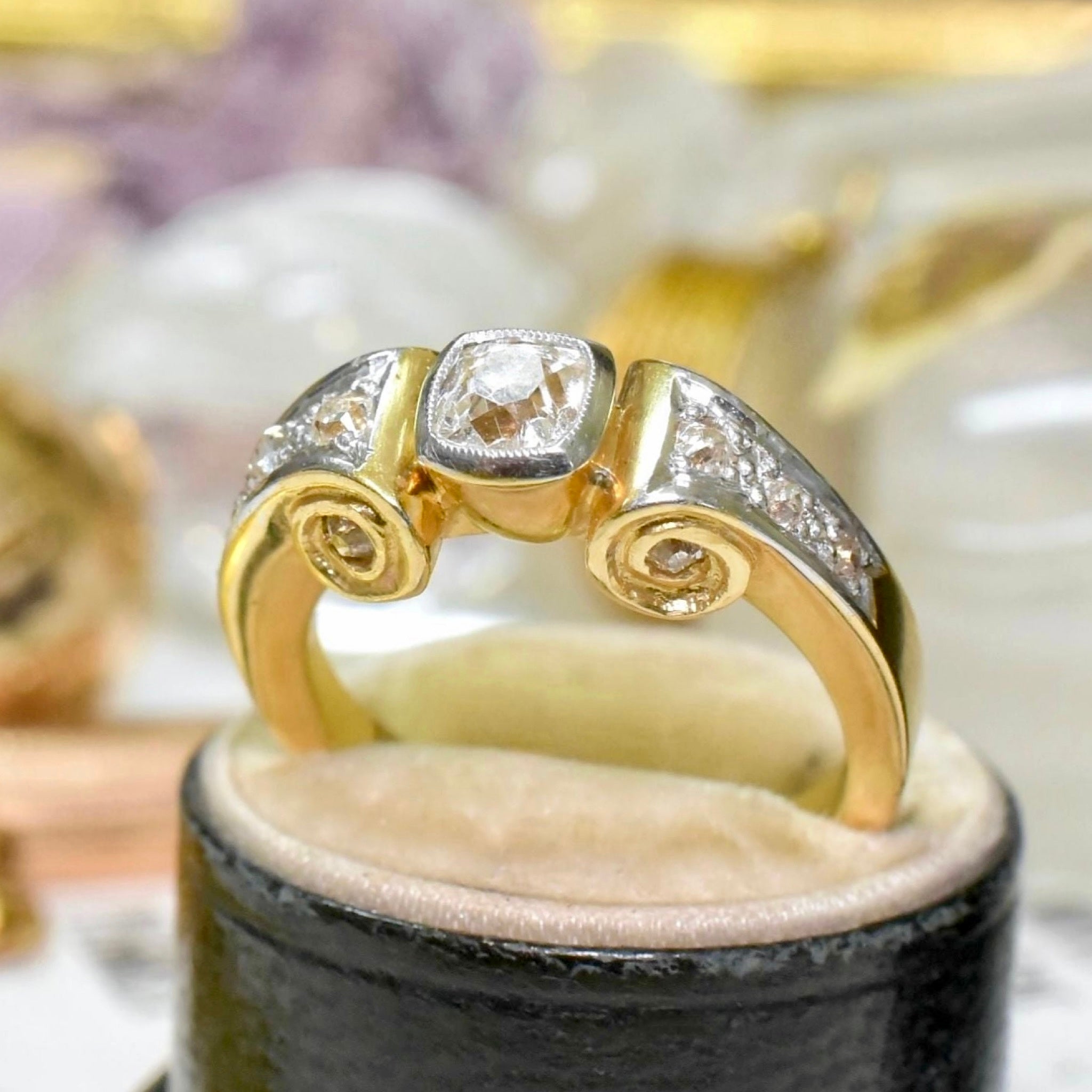 Exquisite Late Art Deco - Retro Era 18ct Yellow Gold Diamond ‘Scroll’ Ring